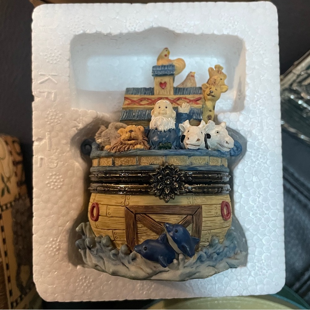 Avon Collectibles Noah’s Ark Trinket Box